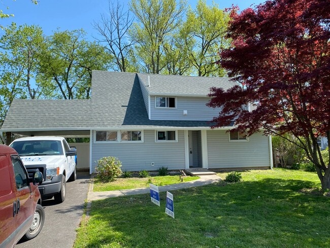 Beautiful renovated 4 beds 2 bath House in... - Beautiful renovated 4 beds 2 bath House in...