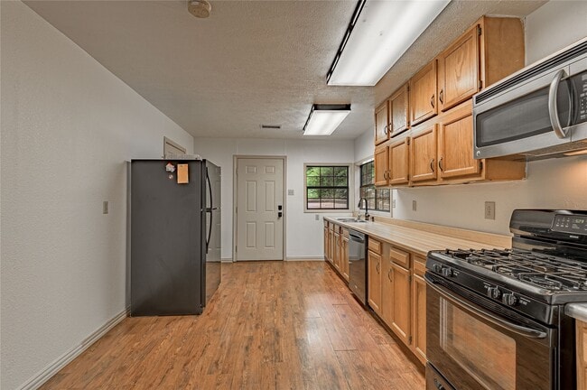 Photo - 73 Thomas Lake Rd