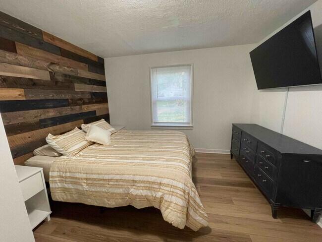 Photo - 2512 E 72nd St