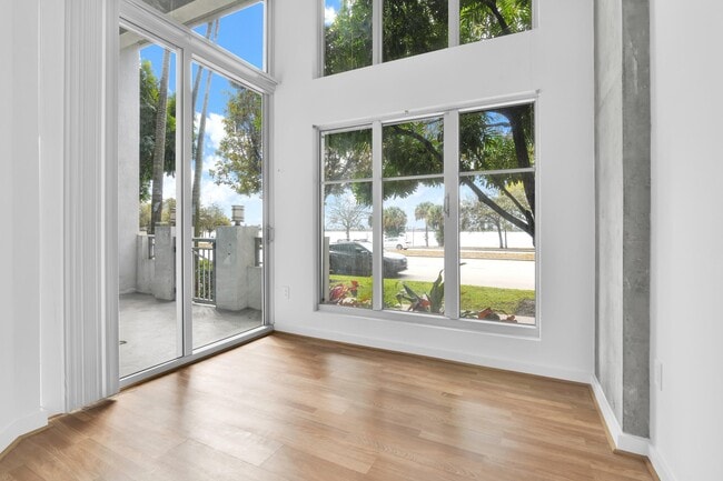 Photo - 300 S Australian Ave Unidad 125