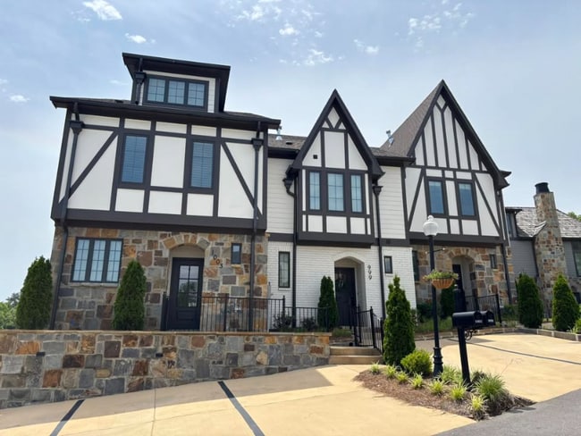 Photo - 1003 Lennox Blvd Townhome