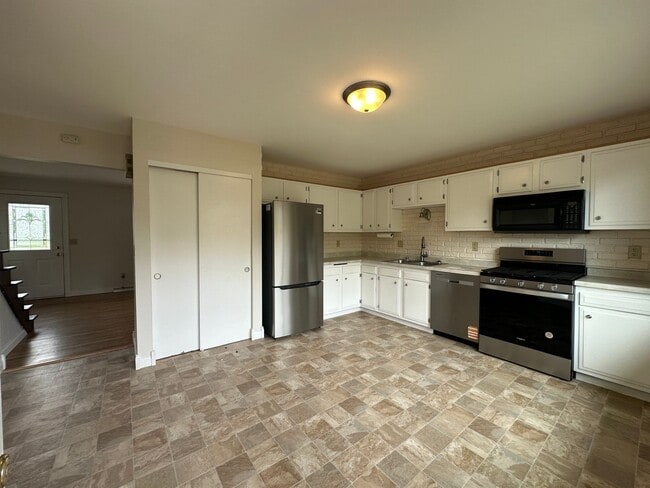 Building Photo - 3BD/1.5BA Townhome Condo in Germantown!