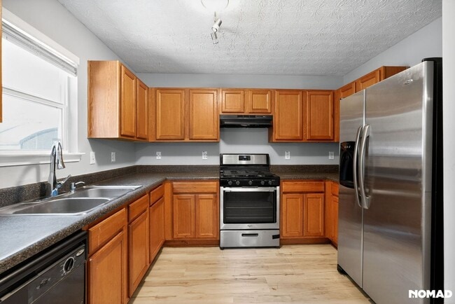 Photo - 9465 Lakeview Rd