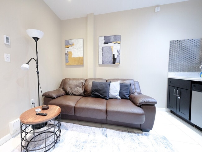 Building Photo - 5 W 101st St