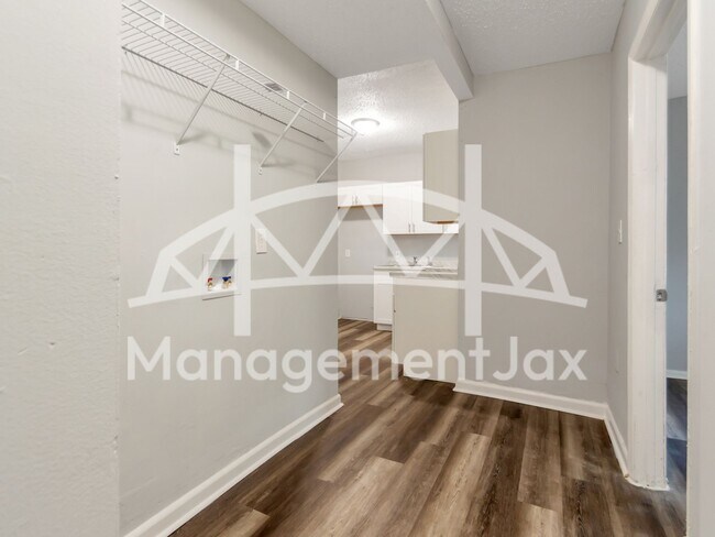 Photo - 1165 Hart St