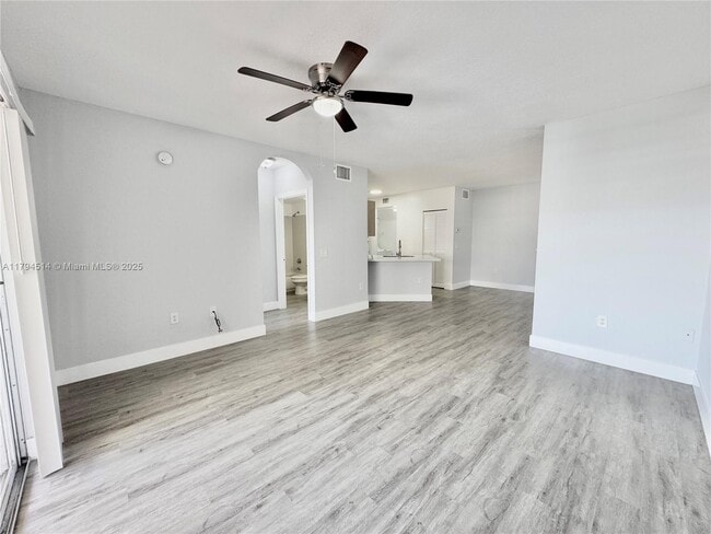 Photo - 704 Belmont Ln Unit 704