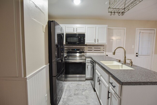 Photo - Pet Friendly Four Bedroom!