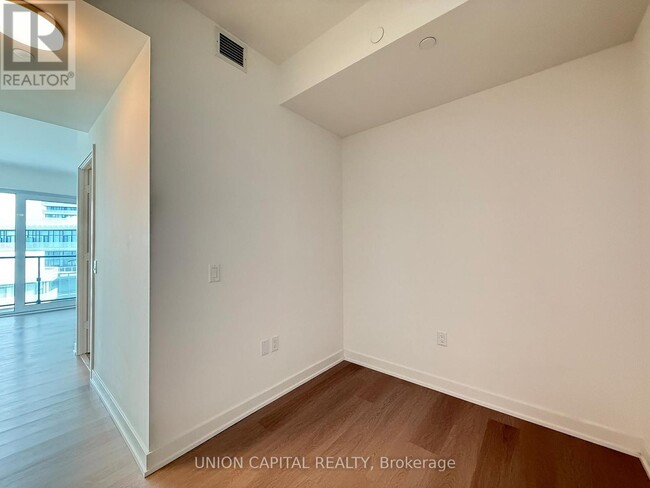 Photo - 448 Burnhamthorpe Rd W Unité 511