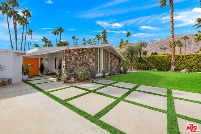 Building Photo - 1155 E Mesquite Ave Rental