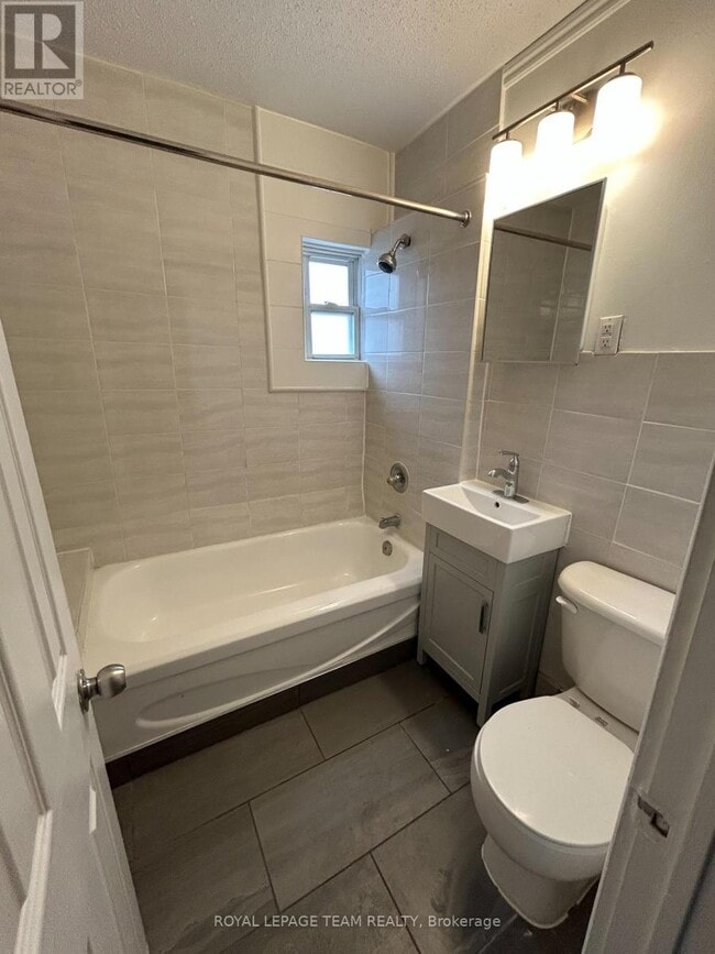 Photo - 883 Somerset St W Unit 6