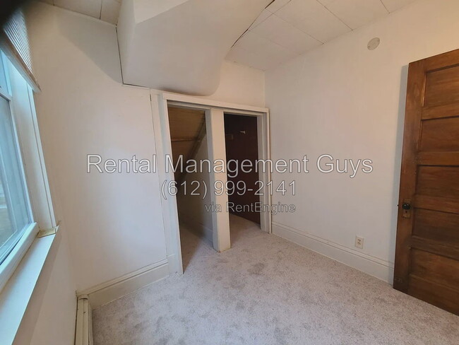 Photo - 736 Geranium Ave E