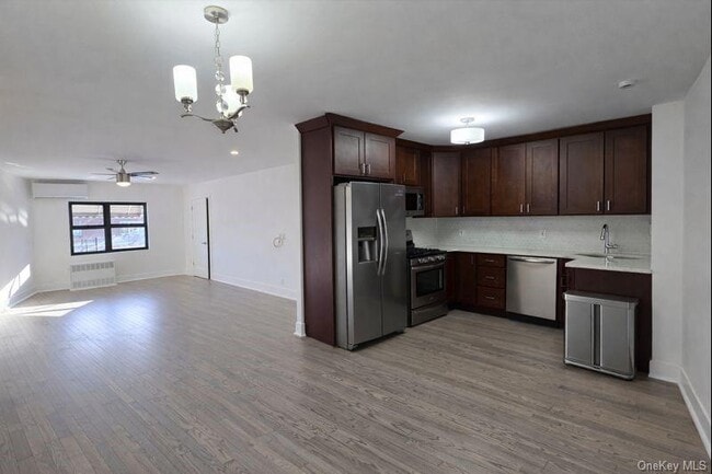 Building Photo - 74-11 85th Dr Unit 2nd FL
