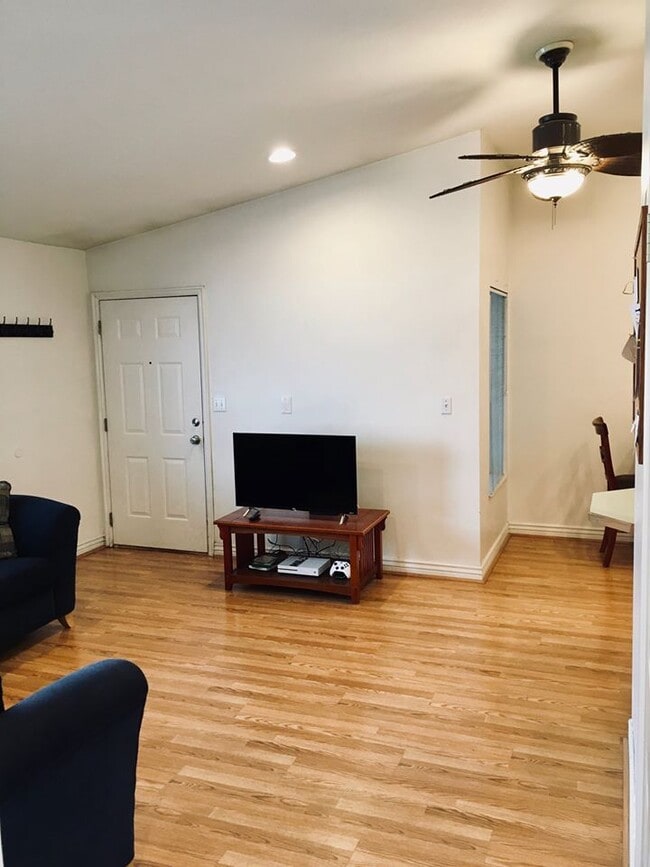 Photo - 1533 Riverside Ave