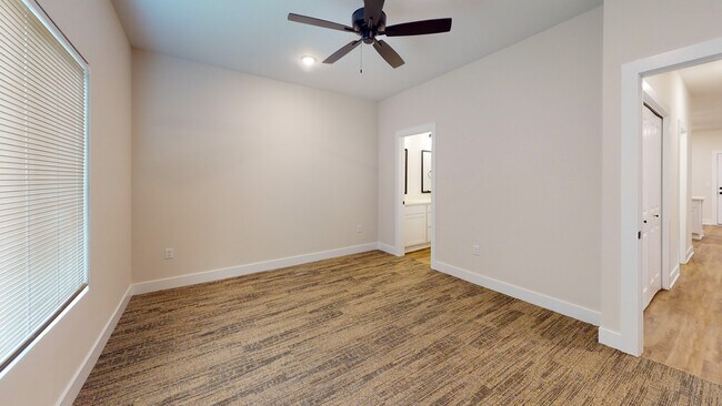 Photo - 413 W May St