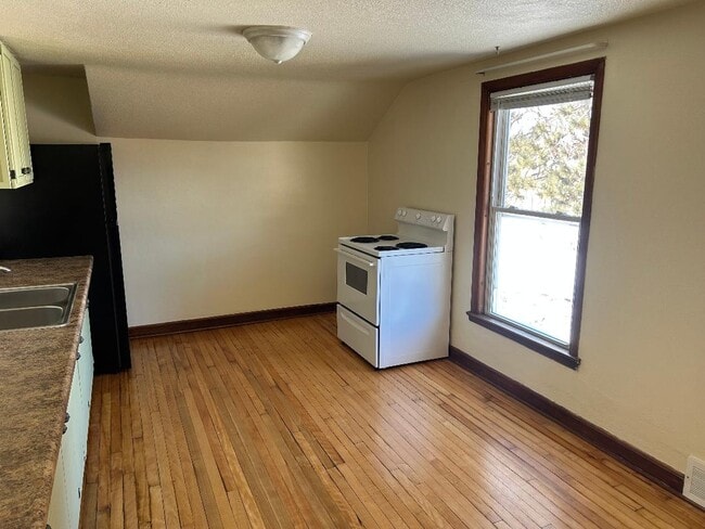 Kitchen - 300 Radtke St Unit 300 Radtke St.