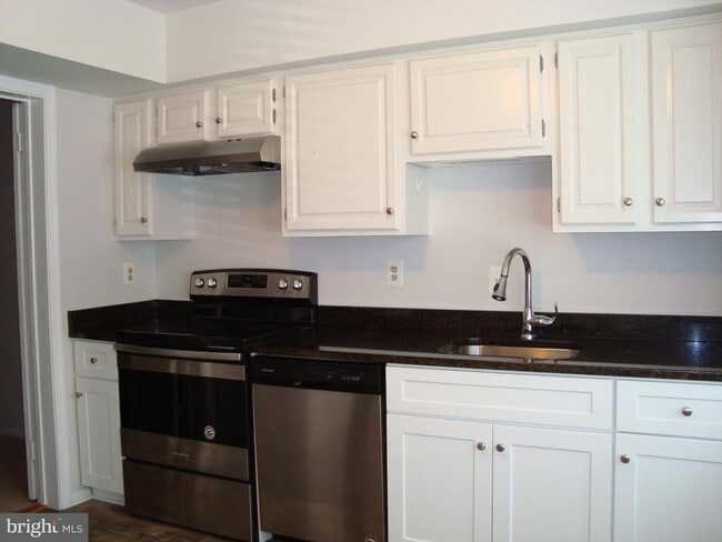 Photo - 7813 Heatherton Ln