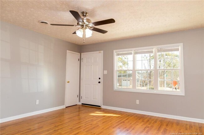 Photo - 898 Bridgette St