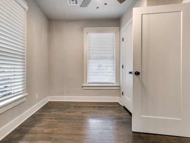 Photo - 718 NW 25th St