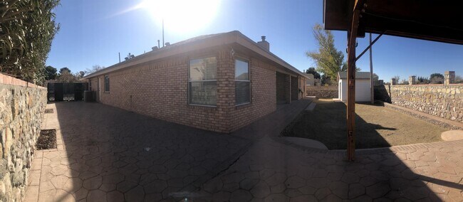 Photo - 556 Pinar Del Rio Dr