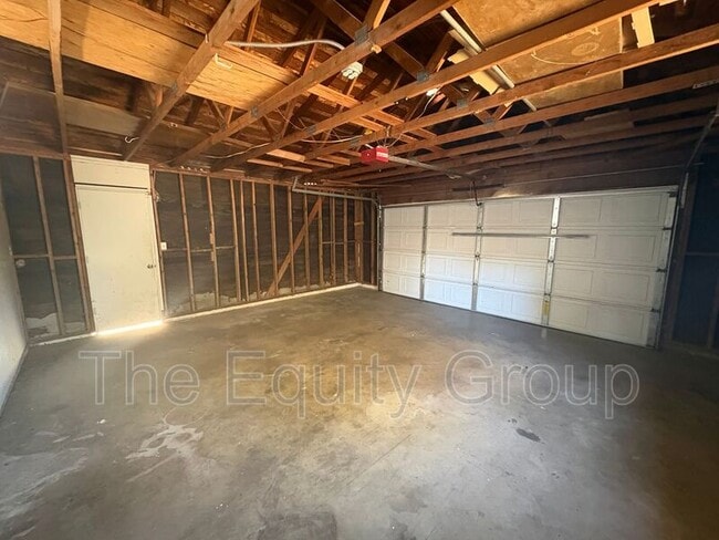 947 W Seeger Ave