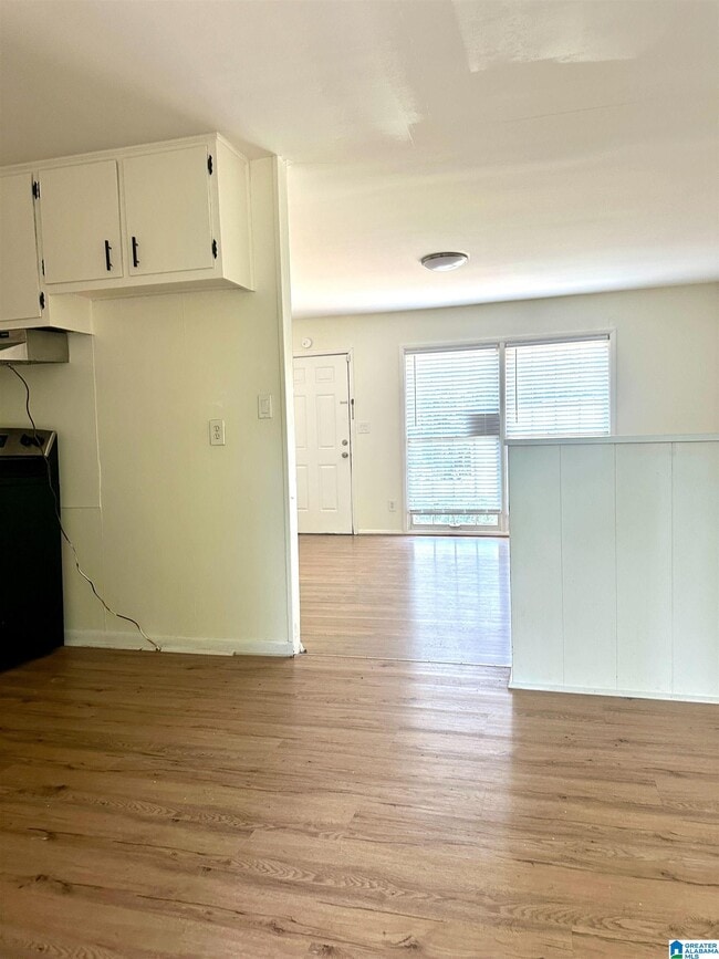 Photo - 405 13th Ave NW