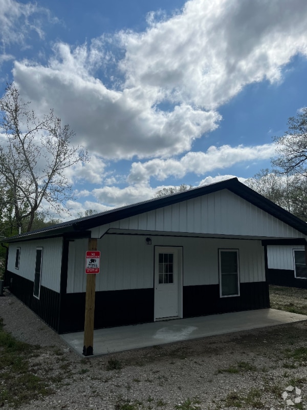 Building Photo - 24760 State Hwy TT Rental