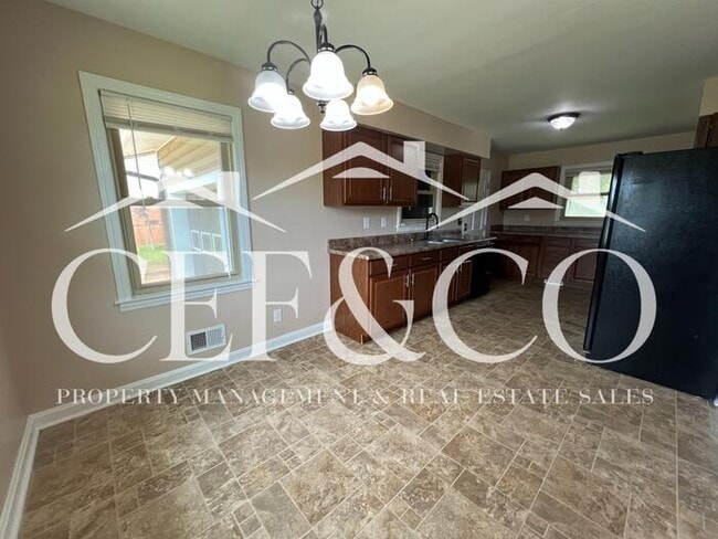 Photo - 279 Cedarwood Ave