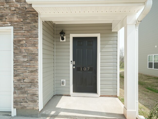 Photo - 3 Bed 2.5 Bath Townhome, END UNIT WITH PRIVATE BACKYARD! $500 OFF FIRST FULL MONTH RENT