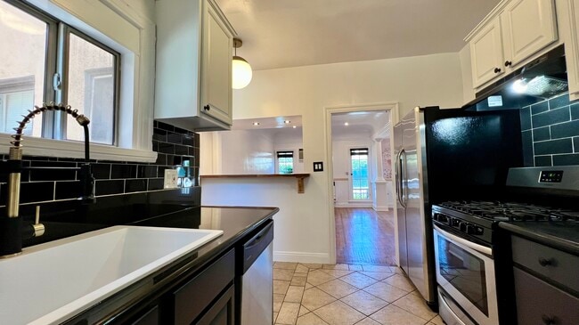 Building Photo - 7972 Willoughby Ave Unit 7972 Rental