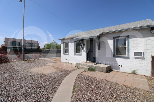Building Photo - 1022 S Montezuma Ave Rental