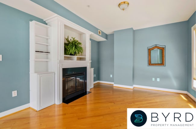 Photo - 4940 Old Main St