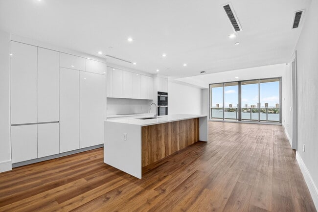 Photo - 220 Lake Shore Dr Unidad 1506