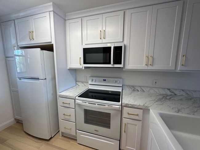Photo - 2 bedroom 1 Bath newly renovated 1 mile fr...