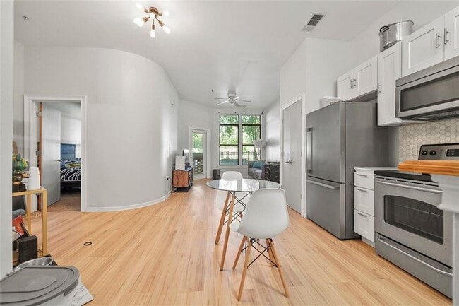 Photo - 898 Oak St SW Unit 1105