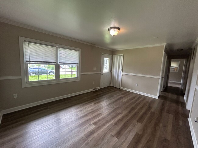 Photo - 210 8th St E