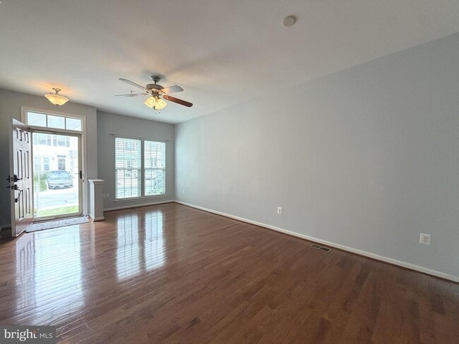 Photo - 2911 Lomond Pl