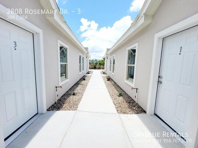 Building Photo - 2808 Rosemary Dr Unit 3
