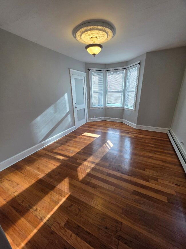 Photo - 1066 Bedford St Unidad 1