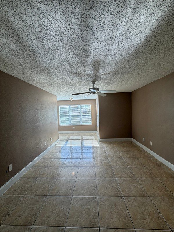 Photo - 4658 Commander Dr Unit 823