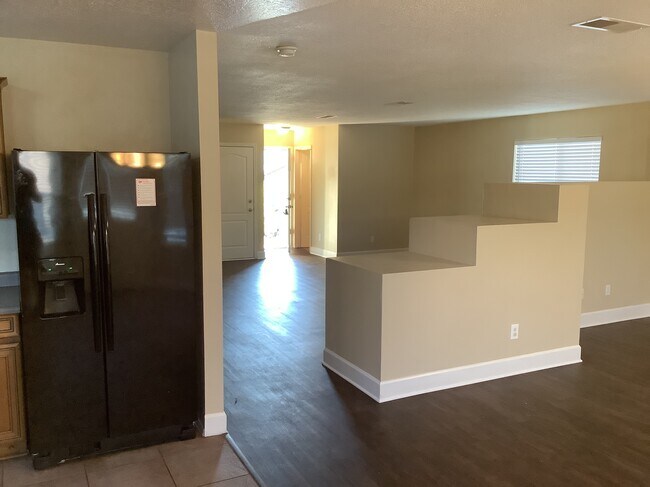 Photo - 6140 Park Hill Ave NW