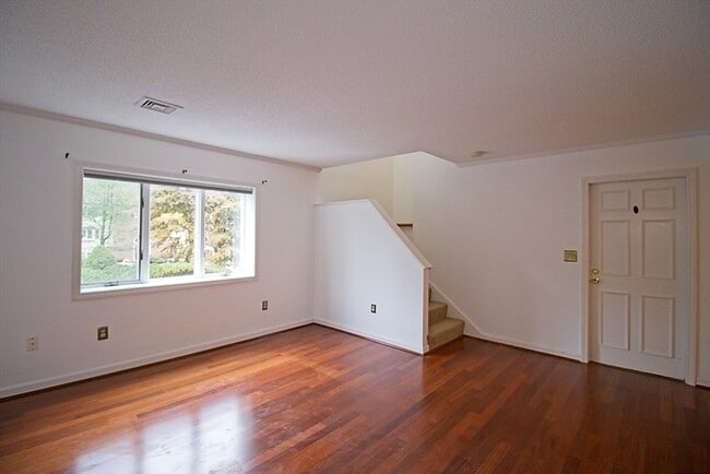 Photo - 305 Salem St