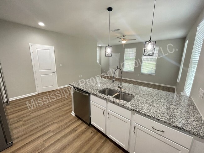 Photo - 5BD/5.5BA FOR RENT IN ROWANDALE
