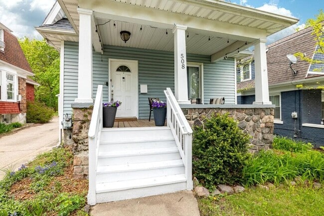 Building Photo - Walk to Downtown Ann Arbor - 3 bed/2 bath Rental