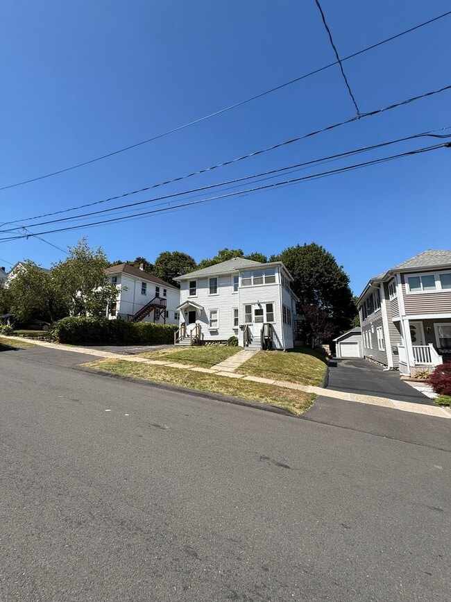 Building Photo - 48-50 Putnam St Unit 50 Putman St Rental