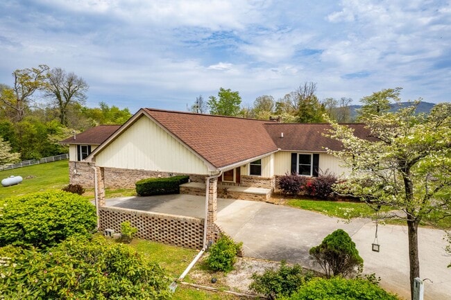 Photo - Experience Modern Luxury in Serene Country...