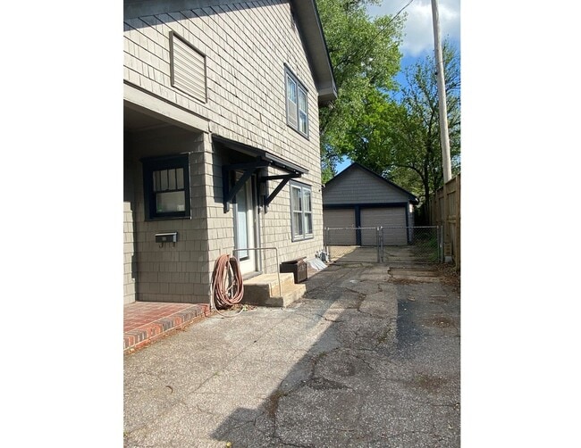 Photo - 4117 E Lewis St