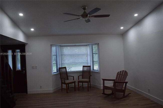 Photo - 17113 Russell Ave