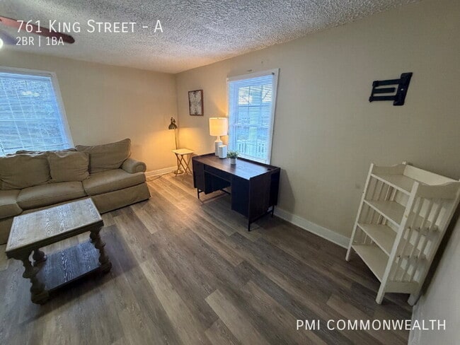 Photo - 761 King St Unit A