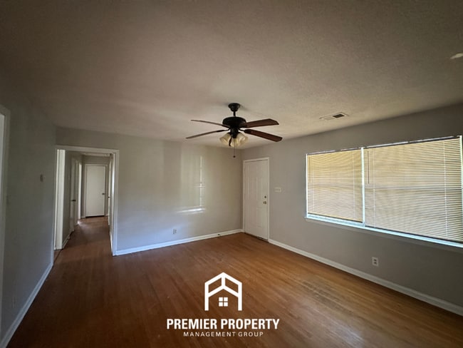 Photo - Move-In Ready 4 Bedroom Rental in 38134 â?? Hardwood Floors & Open Kitchen