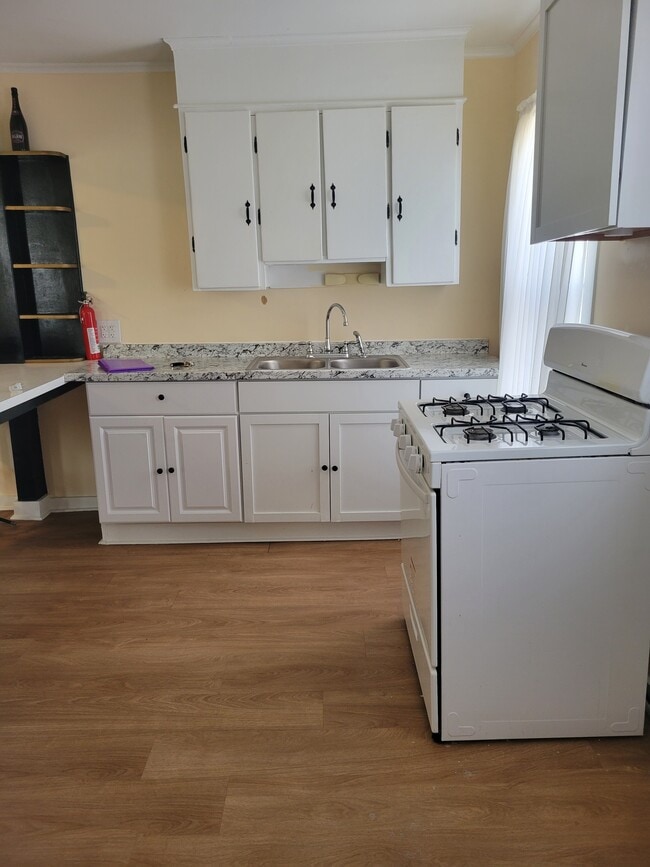 Kitchen - 199-1 Chapin St Unidad 1st floor